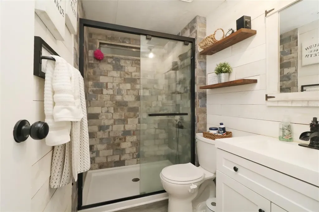 119 S Saint Thomas Circle Apollo Beach FL 33572