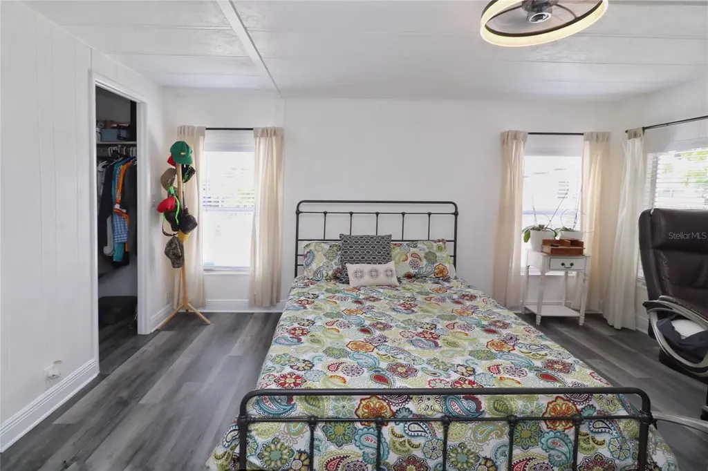 119 S Saint Thomas Circle Apollo Beach FL 33572