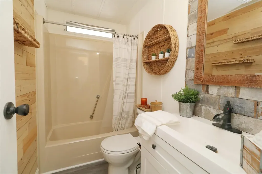 119 S Saint Thomas Circle Apollo Beach FL 33572