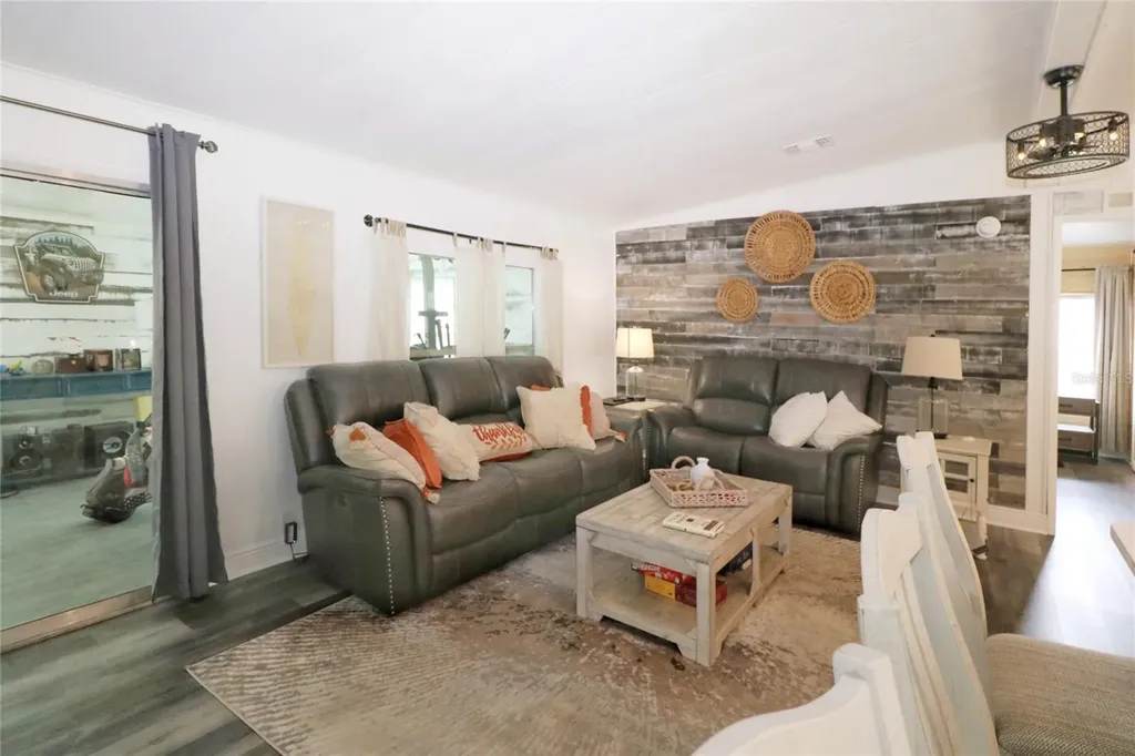 119 S Saint Thomas Circle Apollo Beach FL 33572