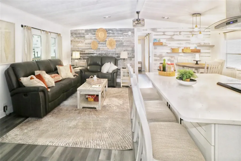 119 S Saint Thomas Circle Apollo Beach FL 33572