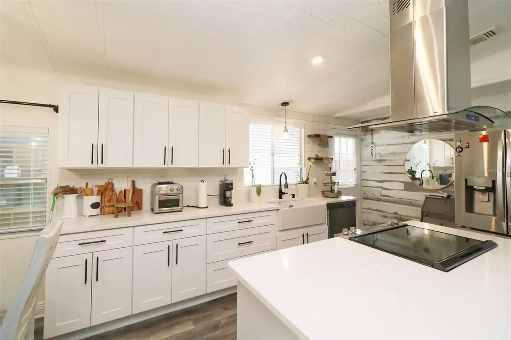 119 S Saint Thomas Circle Apollo Beach FL 33572