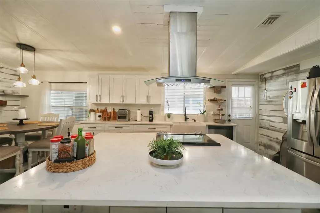 119 S Saint Thomas Circle Apollo Beach FL 33572