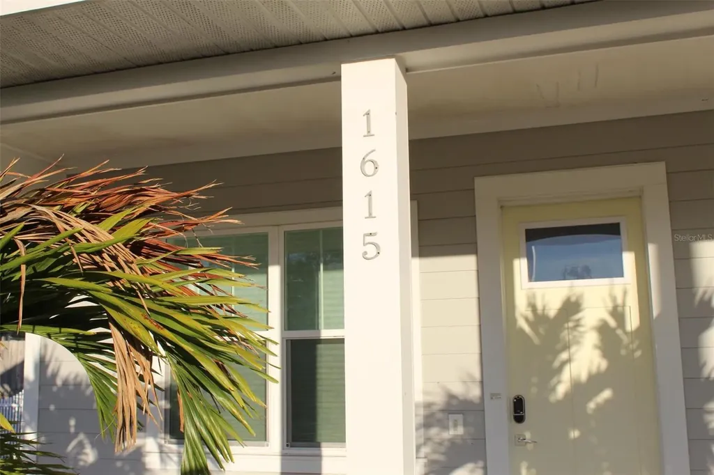 1615 17th Street W Bradenton FL 34205