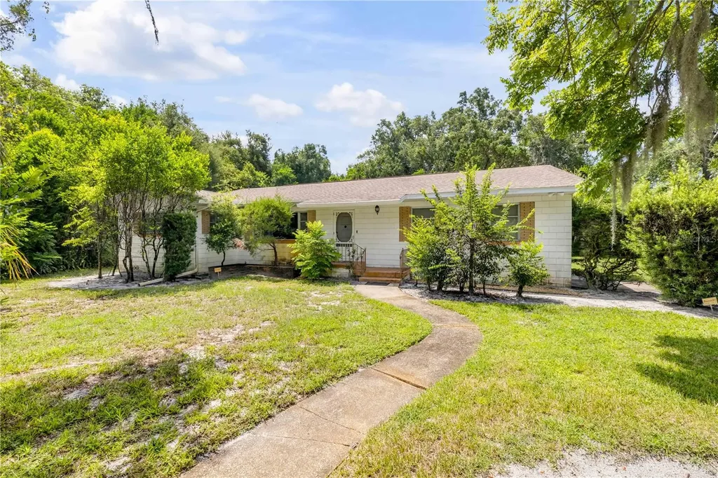 221 Delespine Drive Debary FL 32713