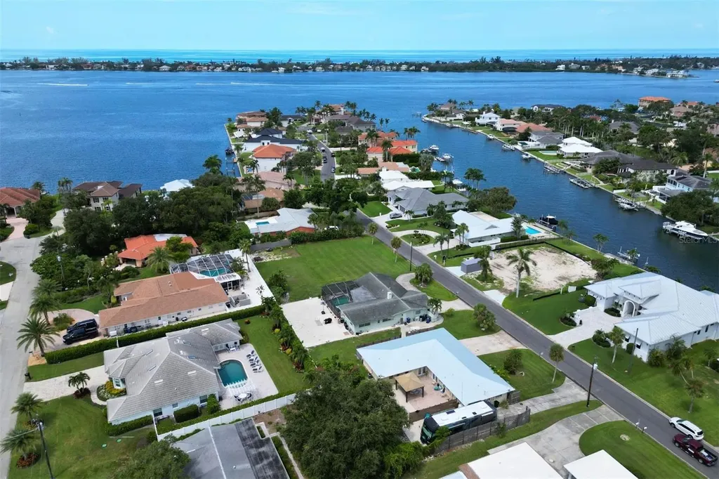 1848 Southpointe Drive Sarasota FL 34231