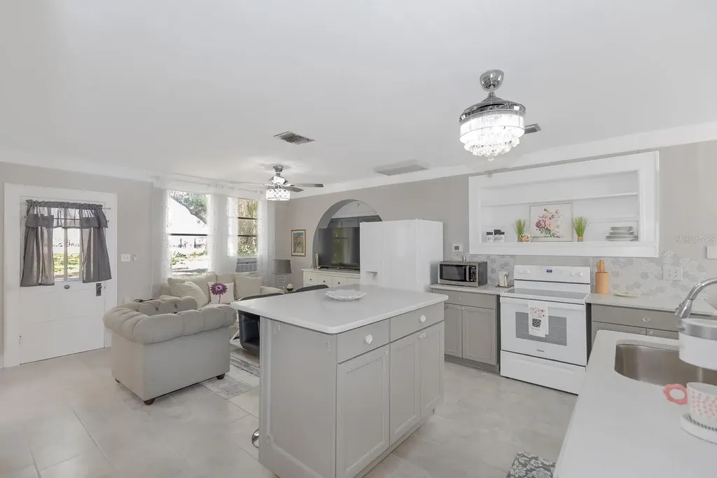 107 S Iona Drive Fruitland Park FL 34731