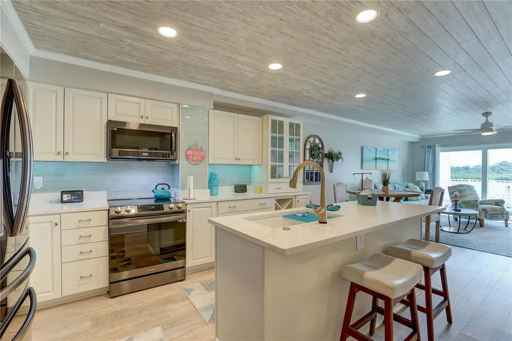 19201 Vista Lane Indian Shores FL 33785