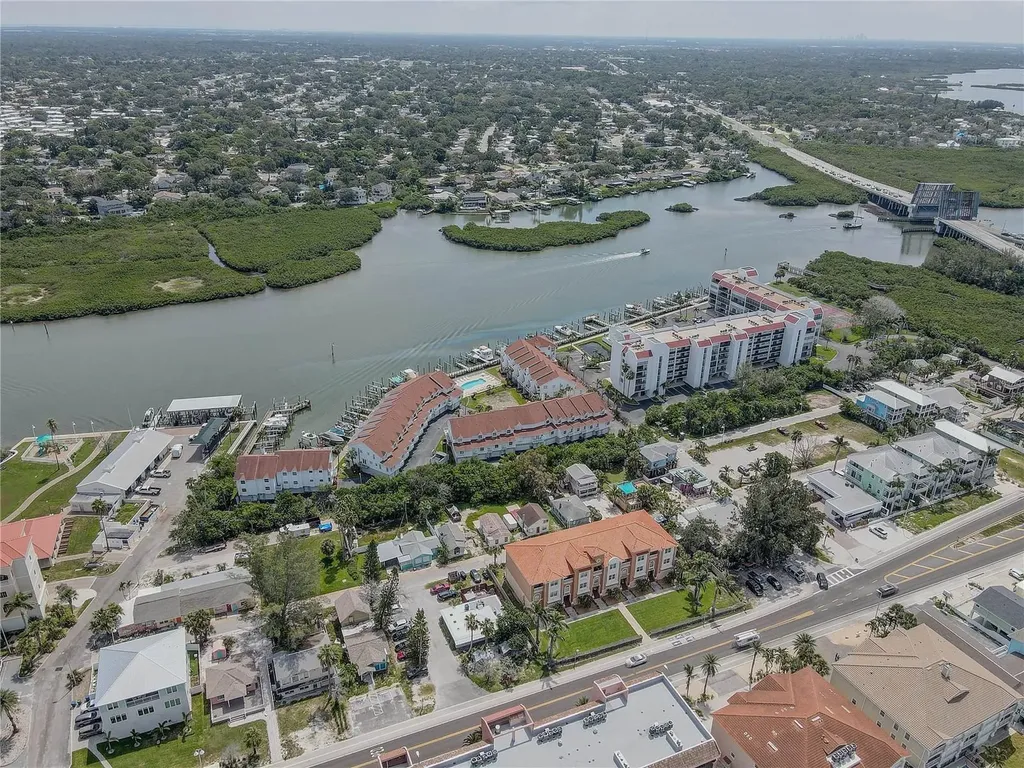 19201 Vista Lane Indian Shores FL 33785