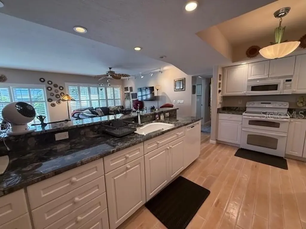 3806 Gulf Of Mexico Drive Longboat Key FL 34228