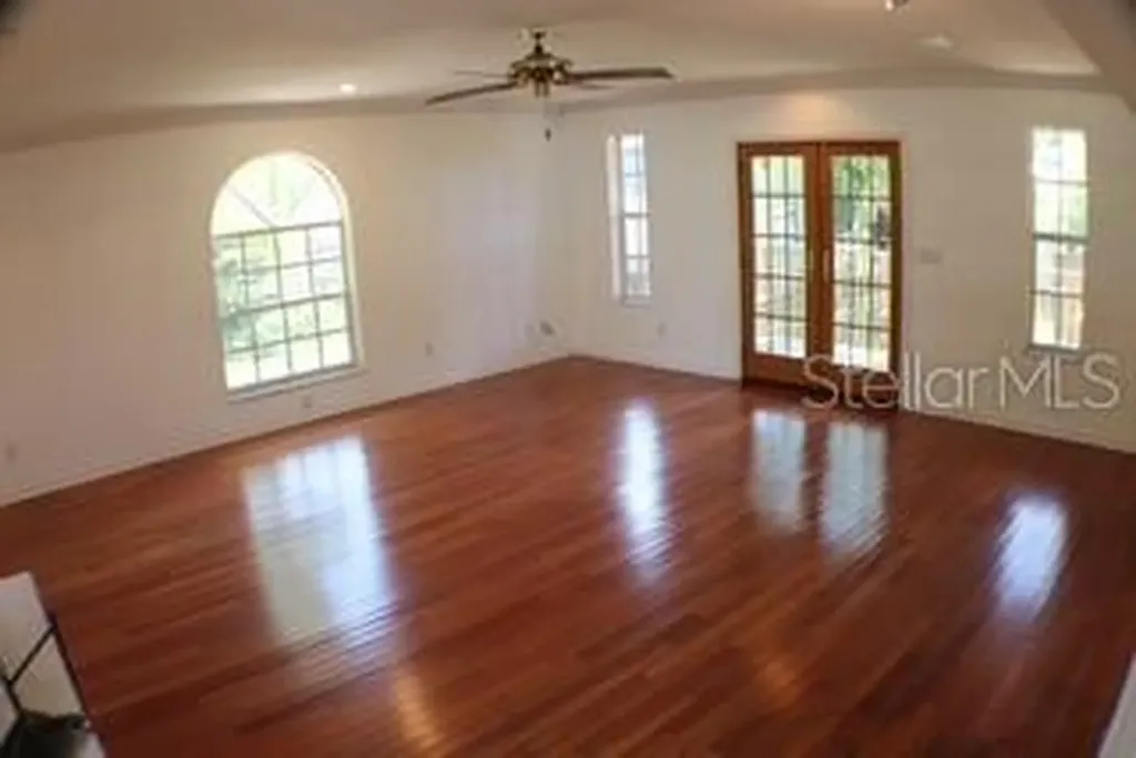 4964 44th Avenue N St Petersburg FL 33709