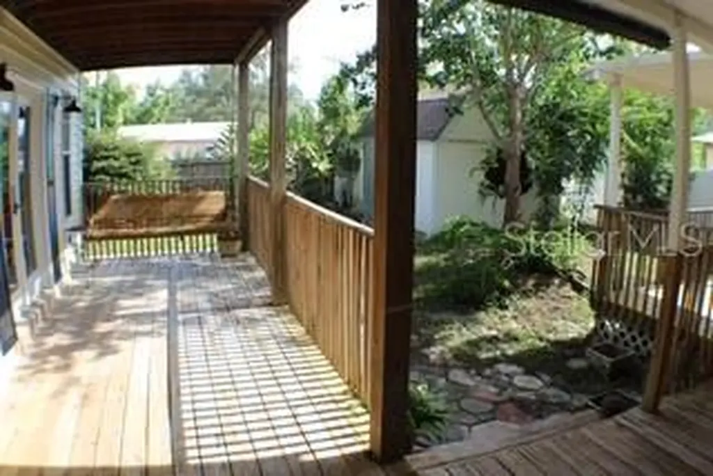 4964 44th Avenue N St Petersburg FL 33709