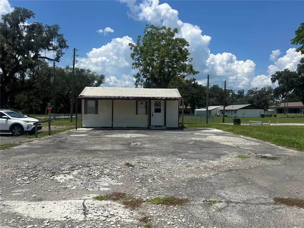 202 N Main Street Bushnell FL 33513