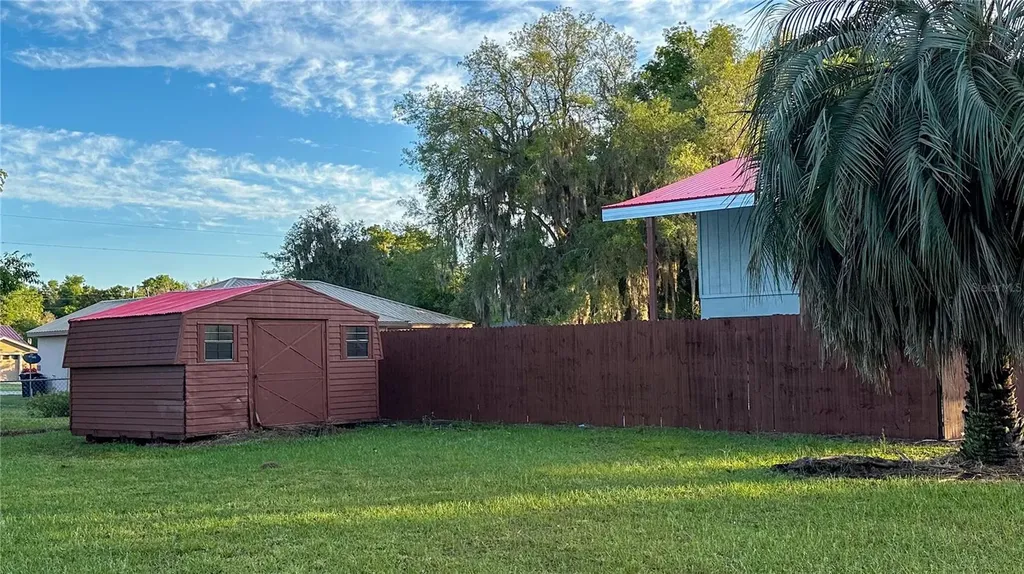 1118 Cr 440 Lake Panasoffkee FL 33538