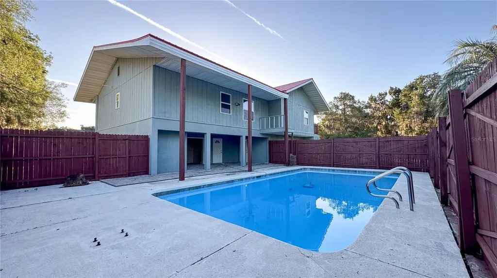 1118 Cr 440 Lake Panasoffkee FL 33538