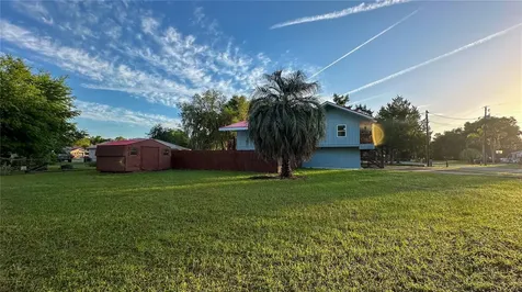 1118 Cr 440 Lake Panasoffkee FL 33538