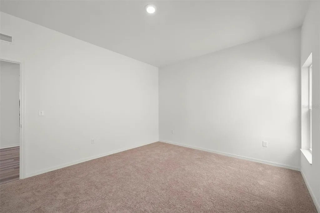13288 Tula Loop Astatula FL 34705
