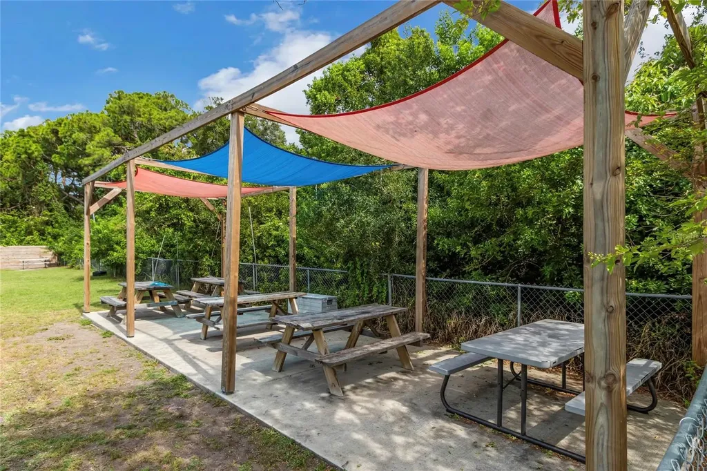 7633 131st Street Seminole FL 33776