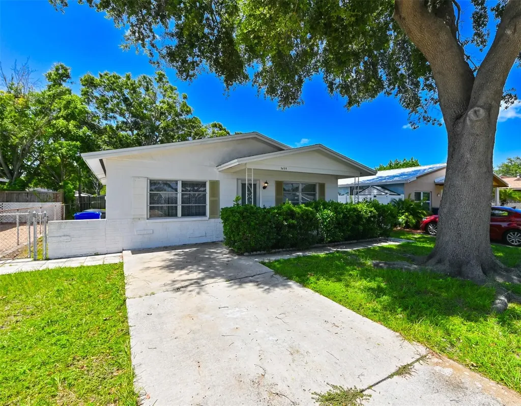5628 17th Avenue N St Petersburg FL 33710
