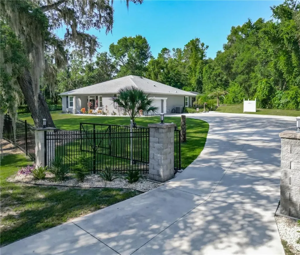 12750 SE 119th Court Ocklawaha FL 32179