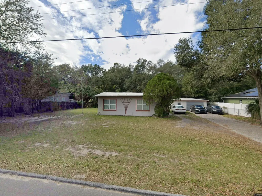 8718 N Tangerine Place Tampa FL 33617