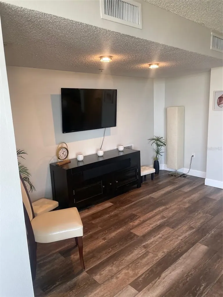 690 Island Way Clearwater Beach FL 33767