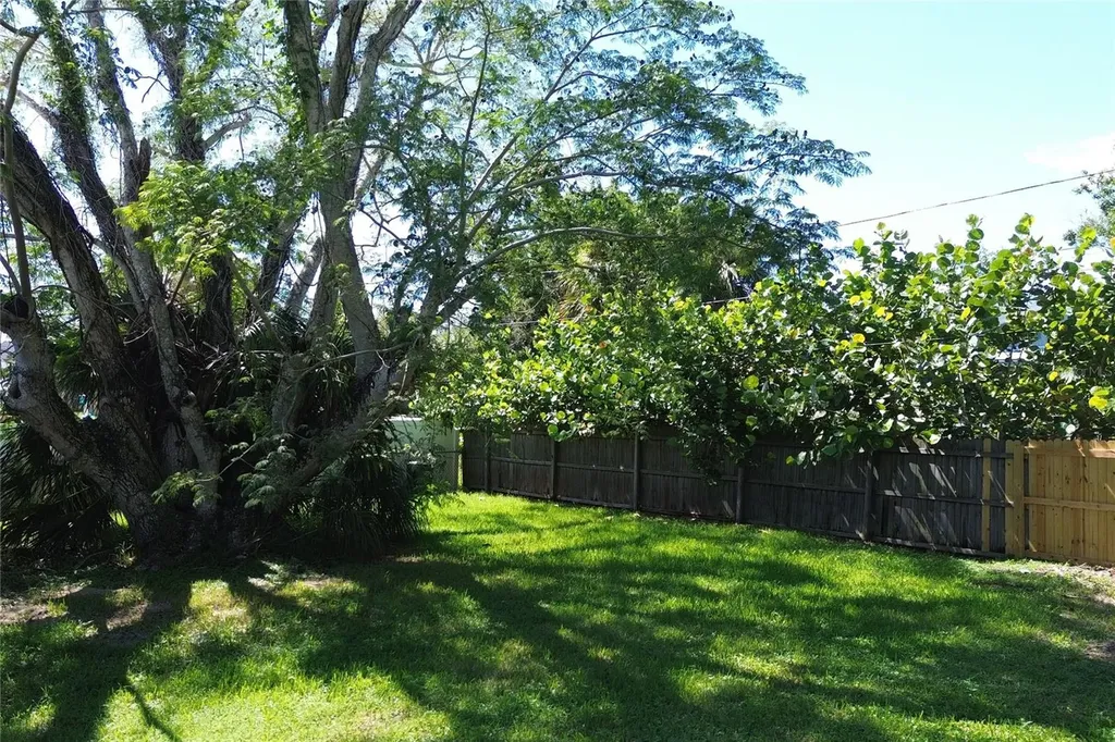107 E Spruce Street Tarpon Springs FL 34689