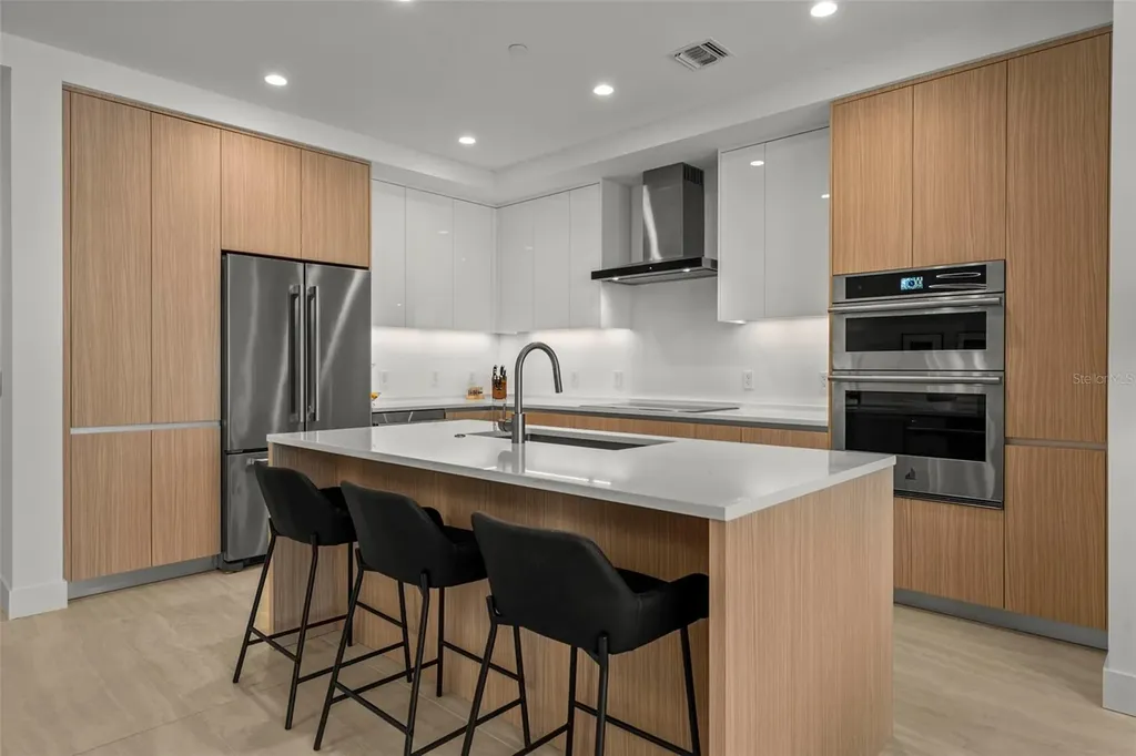 301 Quay Commons Sarasota FL 34236