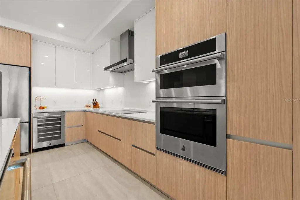 301 Quay Commons Sarasota FL 34236