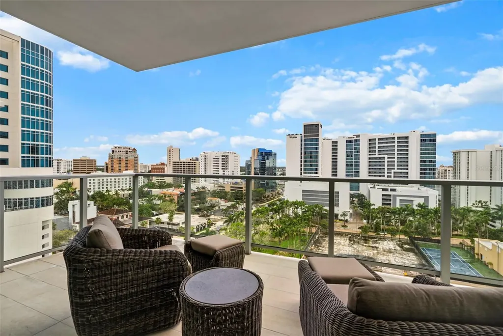 301 Quay Commons Sarasota FL 34236