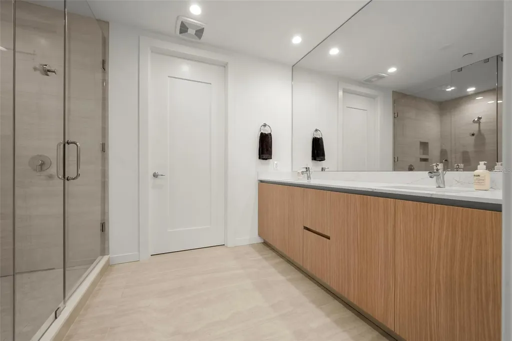 301 Quay Commons Sarasota FL 34236