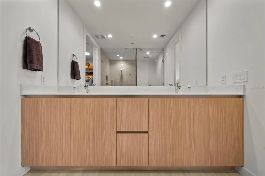 301 Quay Commons Sarasota FL 34236