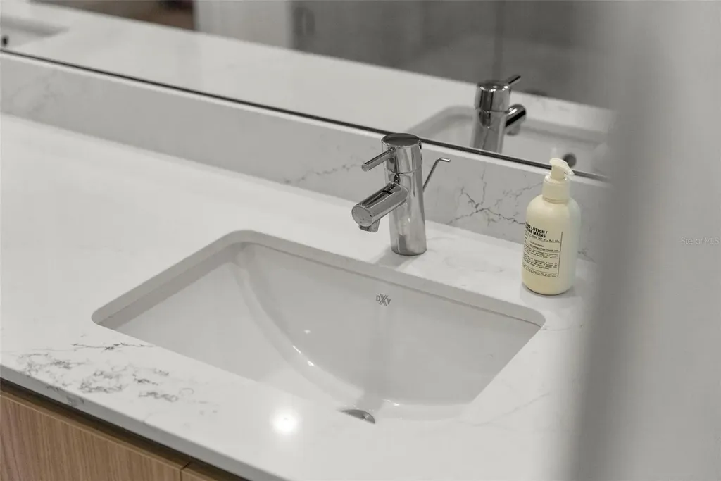 301 Quay Commons Sarasota FL 34236