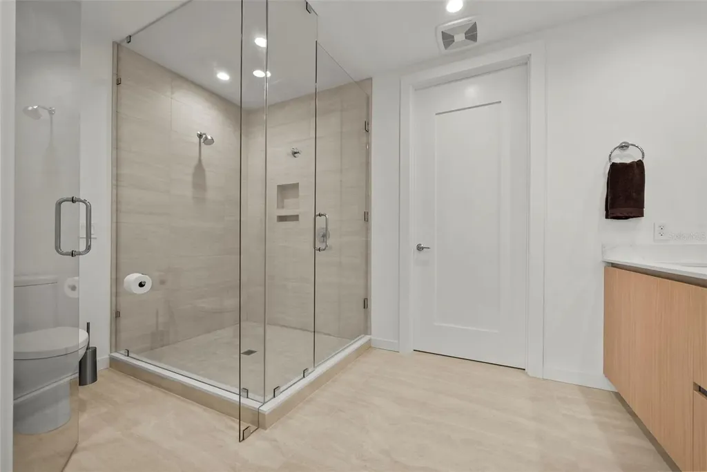 301 Quay Commons Sarasota FL 34236