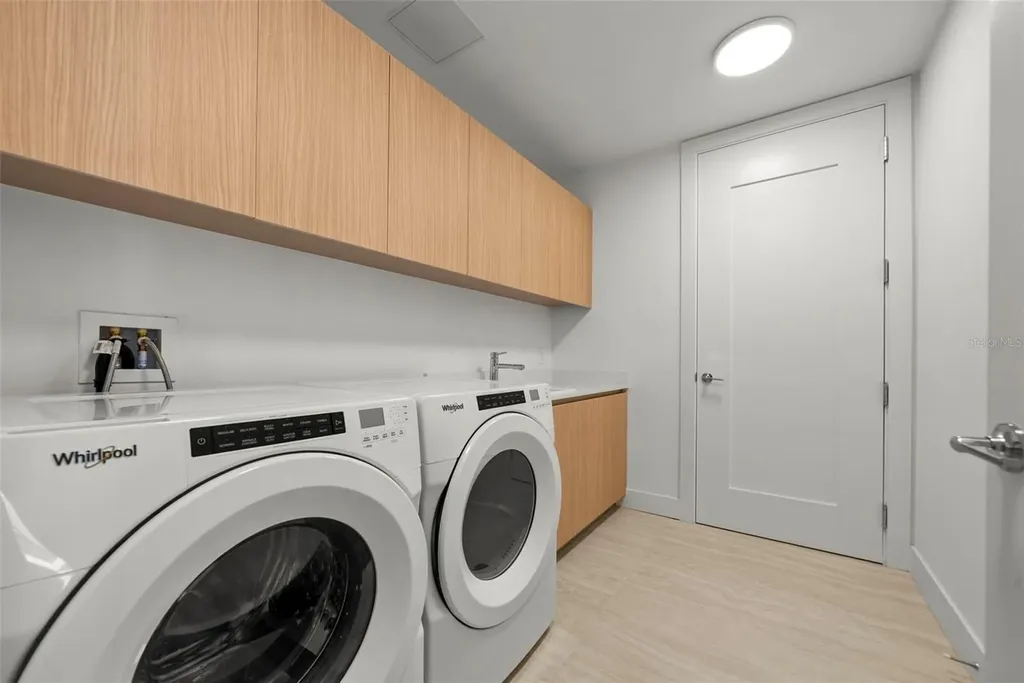 301 Quay Commons Sarasota FL 34236