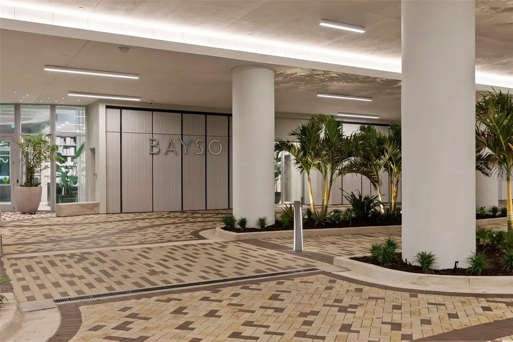 301 Quay Commons Sarasota FL 34236