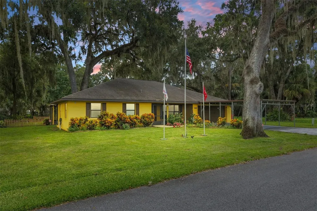 1251 Cr 436 Lake Panasoffkee FL 33538