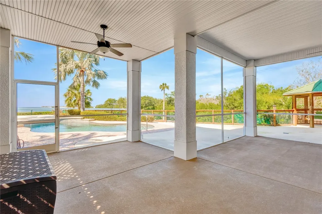 511 Seaview Drive Tarpon Springs FL 34689