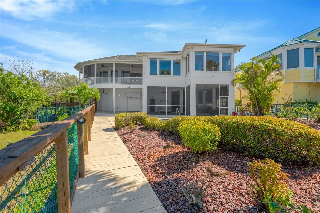 511 Seaview Drive Tarpon Springs FL 34689