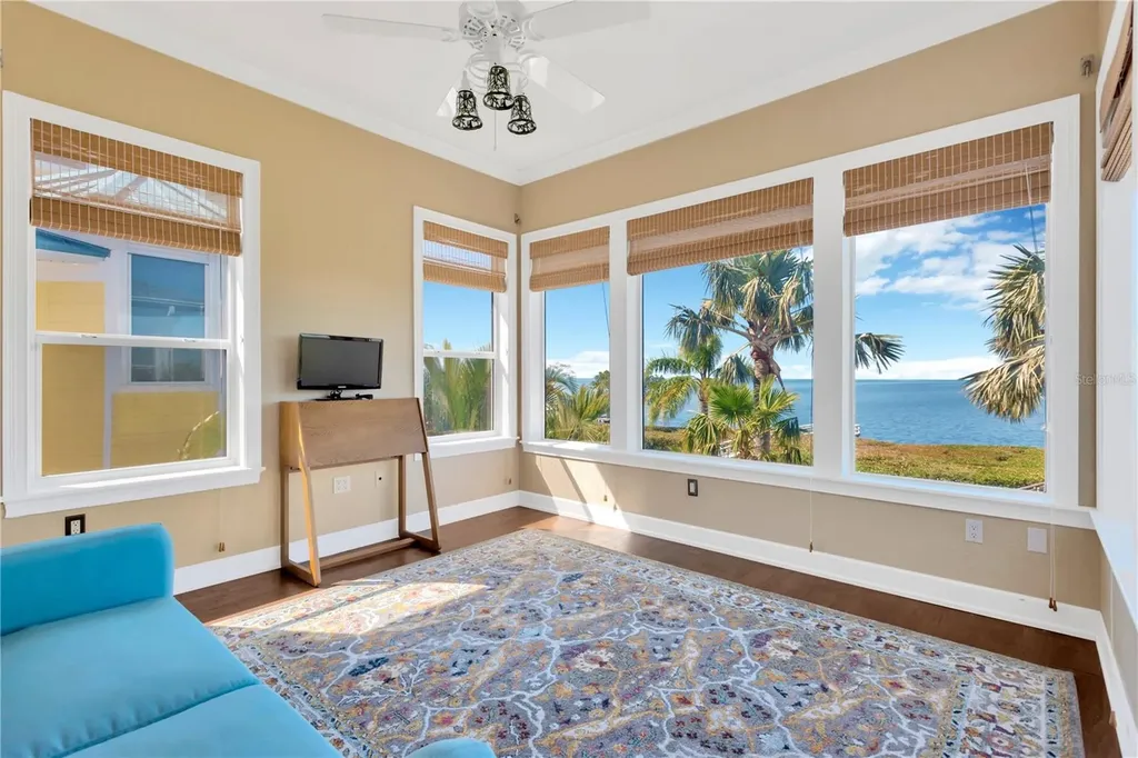 511 Seaview Drive Tarpon Springs FL 34689