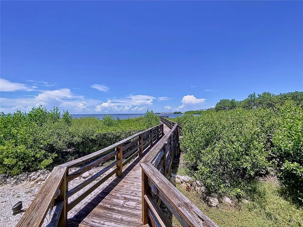 511 Seaview Drive Tarpon Springs FL 34689