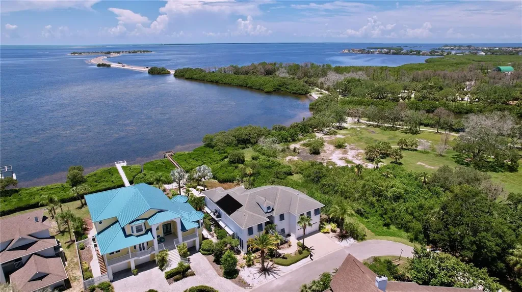 511 Seaview Drive Tarpon Springs FL 34689