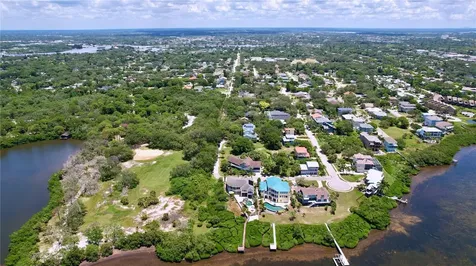 511 Seaview Drive Tarpon Springs FL 34689