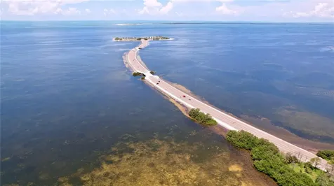 511 Seaview Drive Tarpon Springs FL 34689