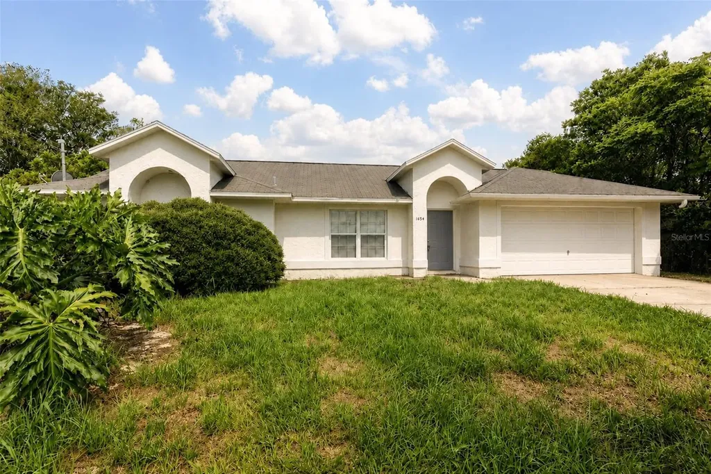 1694 April Avenue Deltona FL 32725