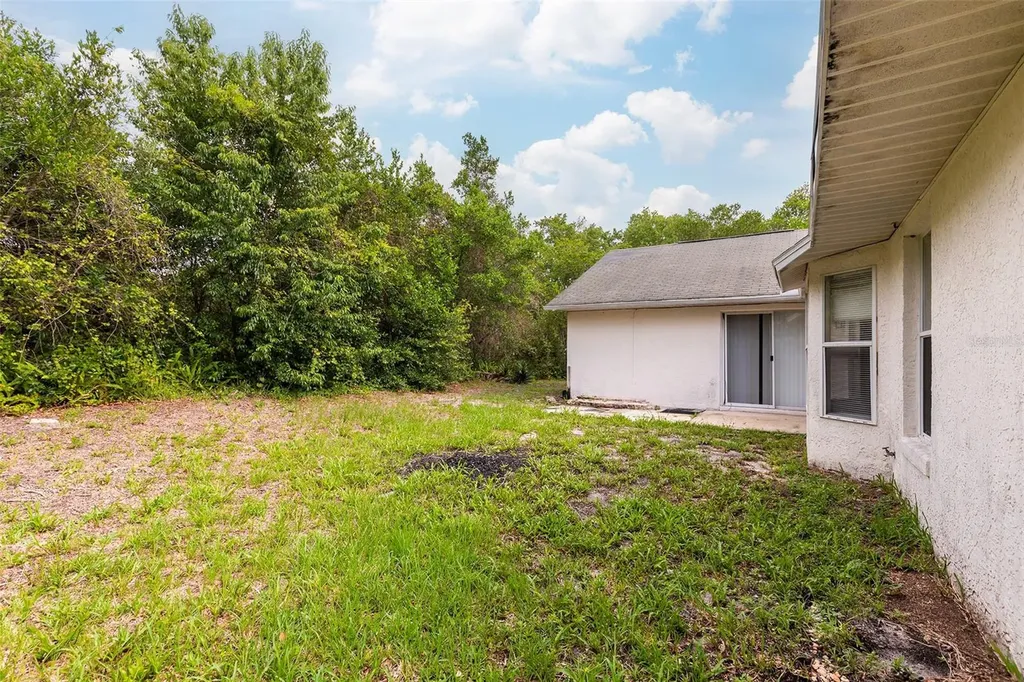 1694 April Avenue Deltona FL 32725