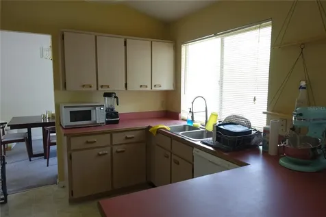 1694 April Avenue Deltona FL 32725