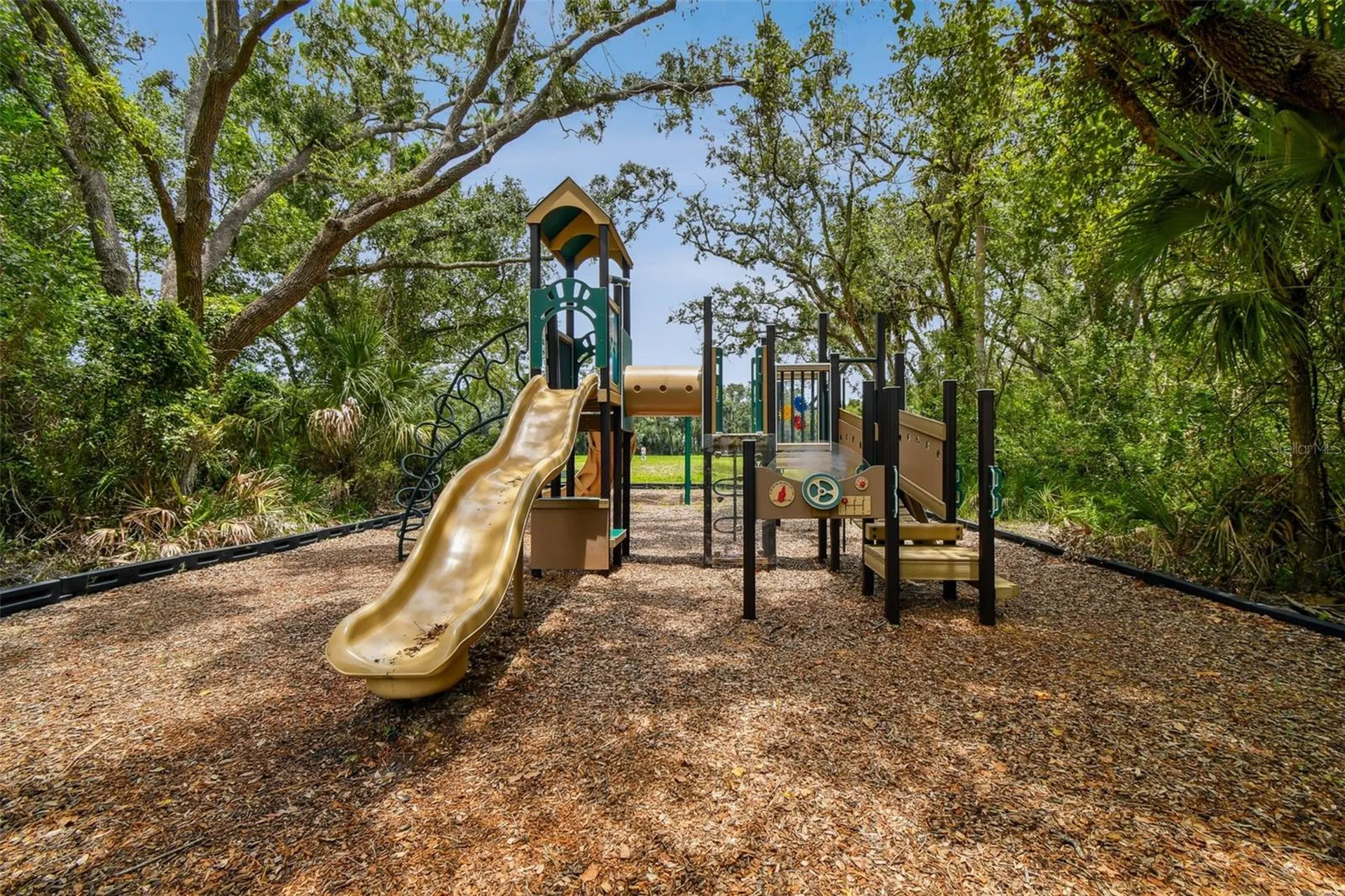 8821 N River Road Tampa FL 33635