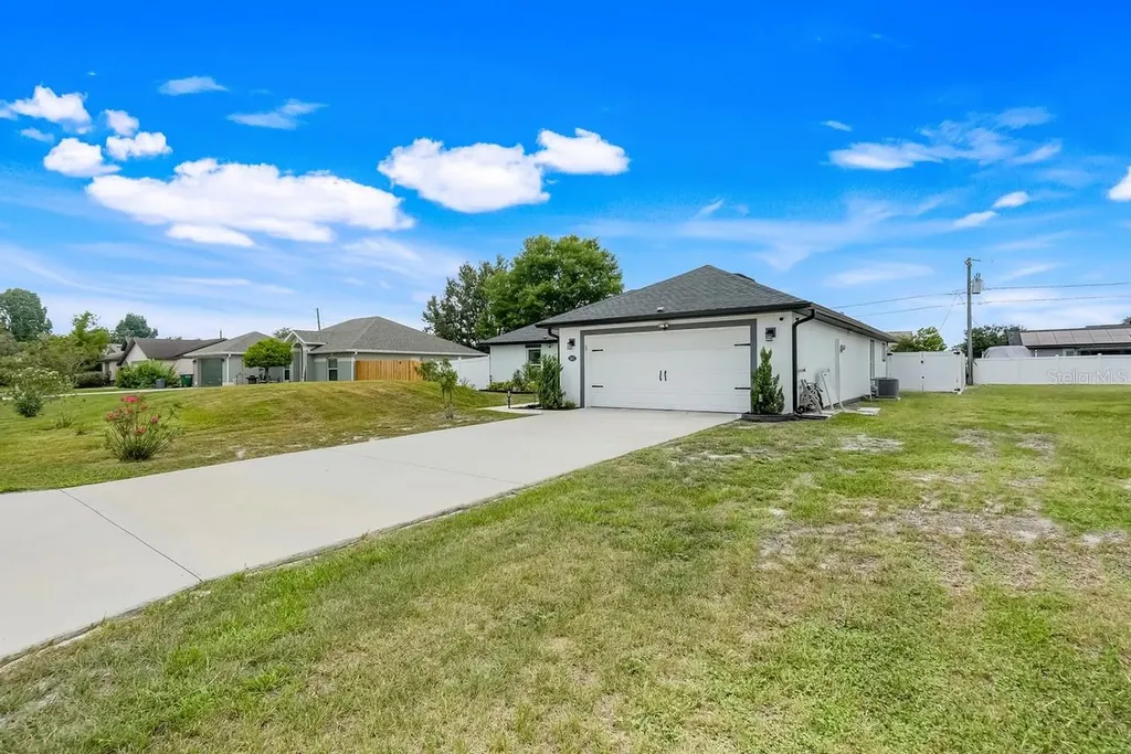 2412 Ainsworth Avenue Deltona FL 32738