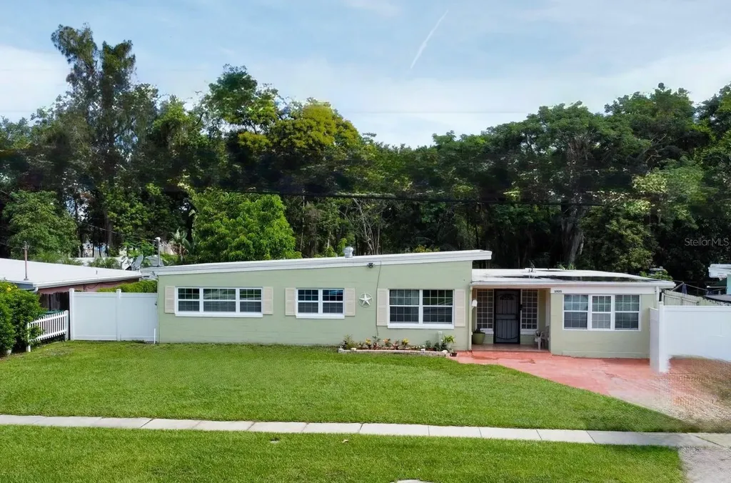 5925 Dahlia Drive Orlando FL 32807